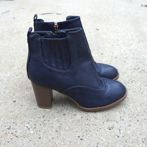 NWT Bell Marie Navy Faux Fur Lined Block Heel Boots 10 - Picture 5 of 8